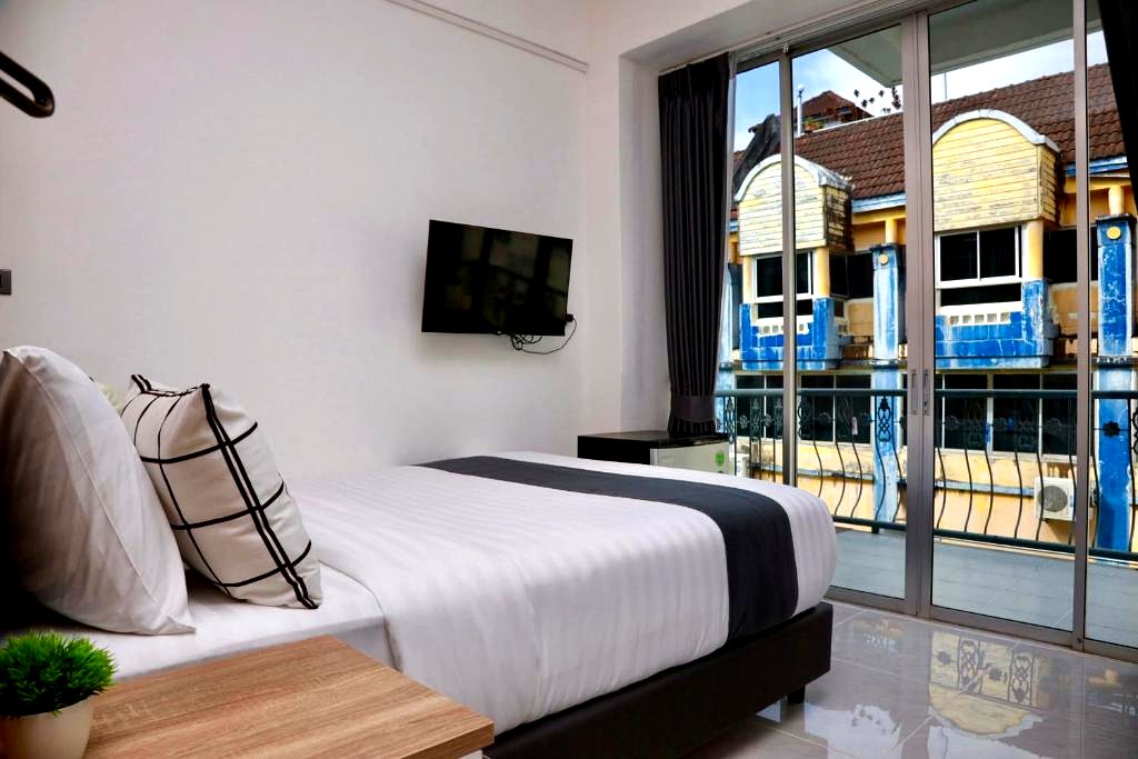 Deluxe Room with Balcony M2 Patong